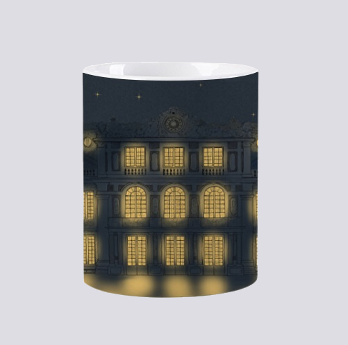 tasse en céramique design par elsa abadie penars. Mug qui passe au lave-vaisselle et au micro ondes. Sur l'extérieur le dessin du château de Versailles de louis 14 en vision de nuit entourée par des fleurs de lys bleues